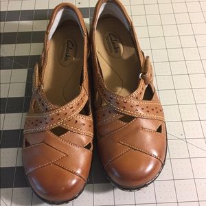 Brown Clark’s bendables size 7.5W